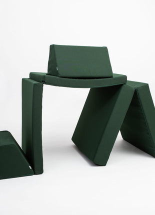 Studio-opstelling van de Monboxy Montessori speelbank als fantasierijke speelconstructie – stimuleert motoriek en balans.