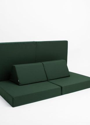 Monboxy Montessori speelbank met achterwand en losse speelelementen – flexibel in te zetten voor speelhoek of leesplek.