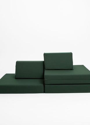 Zijaanzicht van de Monboxy Montessori speelbank in studio-opstelling met rugsteunen – veilig en ondersteunend speelmeubel.