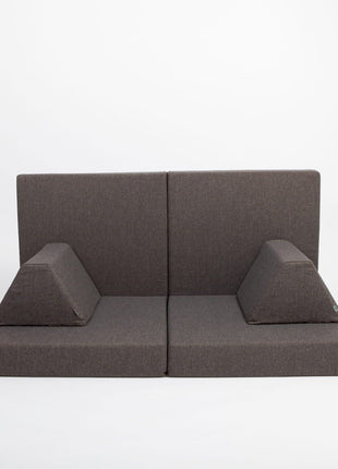 Symmetrische zitopstelling van de Monboxy Montessori speelbank met rugsteunen – comfortabel voor meerdere kinderen tegelijk.