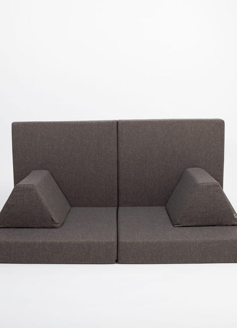 Symmetrische zitopstelling van de Monboxy Montessori speelbank met rugsteunen – comfortabel voor meerdere kinderen tegelijk.