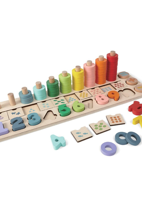 Gerardo’s Toys Houten Reken- en Telset met houten cijfers, rekensymbolen en gekleurde stapelringen.
