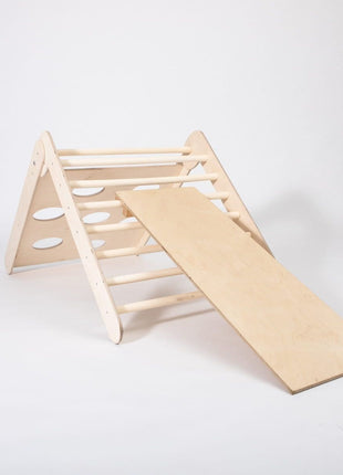 2-in-1 Montessori klimrek met verstelbare helling – ideaal voor actief binnen spelen en motorische ontwikkeling.