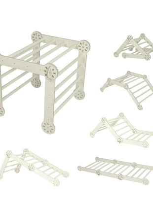 Opvouwbare klimdriehoek met zes mogelijke vormen – ideaal voor veelzijdige Montessori speelsituaties.