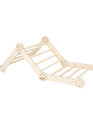 Opvouwbare klimdriehoek in lage opstelling – kindvriendelijke indoor speelstructuur voor peuters en kleuters.