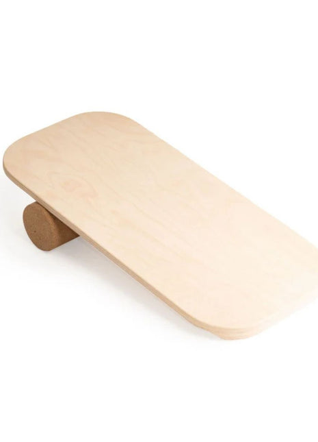 Leg&Go balansbord met oefenrol van kurk op witte achtergrond.
