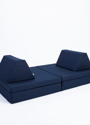 Monboxy Marineblauw Activiteitenspeelbank in studio met kussens aan beide uiteinden.