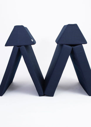 Marineblauwe Monboxy Montessori tentvorm voor sfeervol kinderplezier.