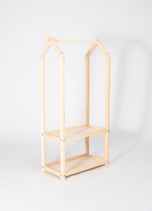 Montessori Huisvormig Kledingrek in houten variant leeg weergegeven op witte achtergrond