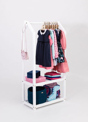 Montessori Huisvormig Kledingrek in witte variant met roze en blauwe kinderkleding.