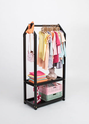 Montessori Huisvormig Kledingrek in zwarte variant met meerkleurige kinderkleding.