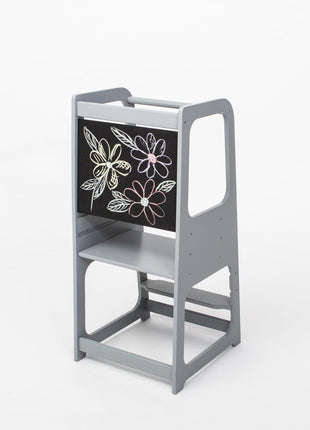 Montessori Keukenhulp met Schoolbord in grijs op witte achtergrond.