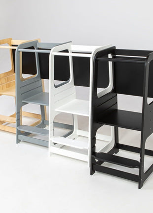 Montessori Keukenhulp met Schoolbord in naturel, grijs, wit en zwart naast elkaar.