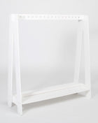 Montessori kledingrek wit met 17 openingen, leegstaand product op witte achtergrond.