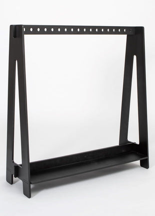 Montessori kledingrek zwart met 17 openingen, leegstaand product op witte achtergrond.