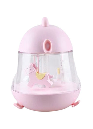 Montessori nachtlampje roze met draaiende paarden, close-up productfoto op witte achtergrond.