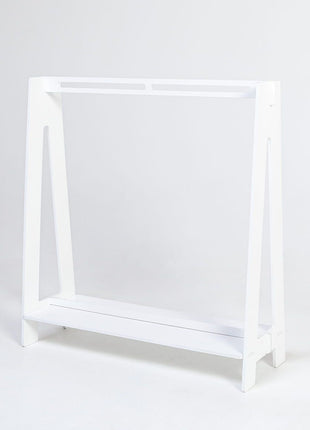 Montessori Peuterkledingrek in witte variant leeg weergegeven op witte achtergrond.