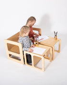 Twee kinderen tekenen aan naturel Multifunctionele Montessori Speeltafel met Twee Stoelen.