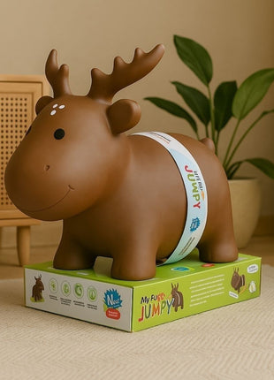 My First Jumpy bruine spring-rendier staand op productverpakking met banderol.