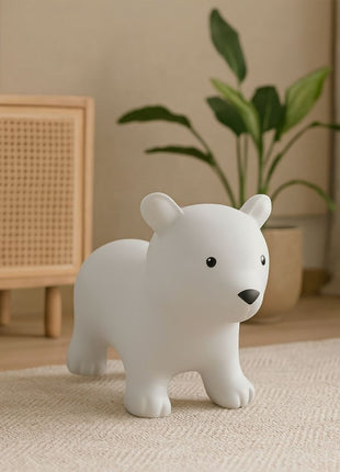 My First Jumpy wit springbeer in interieur bij rotan dressoir en plant.