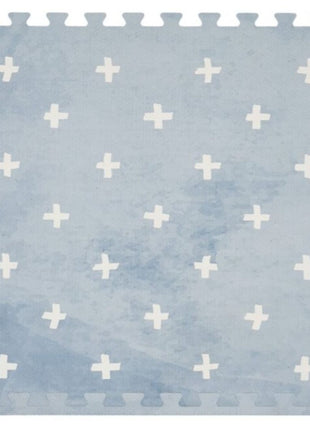 Enkele puzzeltegel van de OLYA KIDS Cross Azure speelmat met wit kruispatroon op lichtblauwe achtergrond.