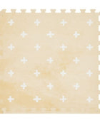 Enkele tegel van de OLYA KIDS Cross Sand speelmat met wit kruisjespatroon op beige ondergrond.