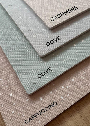 OLYA KIDS Spots Dove speelmat plat vergeleken met varianten Cappuccino, Olive en Cashmere.