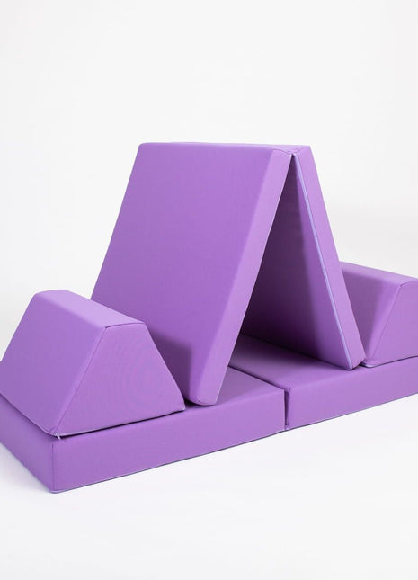 Monboxy Montessori speelbank opgebouwd als speelhuisje met twee paarse rugkussens – multifunctionele opstelling voor fantasiespel.