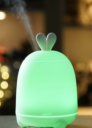 Rabbit & Friends Diffuser Lamp met konijnenoren groen verlicht met zichtbare nevel.