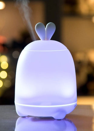 Rabbit & Friends Diffuser Lamp met konijnenoren paars verlicht met zichtbare nevel.