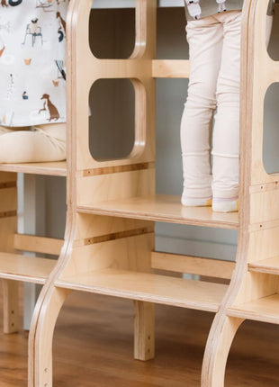 Detail van drie naturel STEP UP keukentorens met verstelbare opstaphoogtes zichtbaar