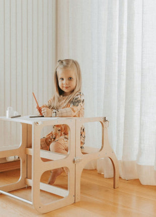 Kind tekent aan de STEP'n'SIT® 2-in-1 keukentoren naturel in tafelstand