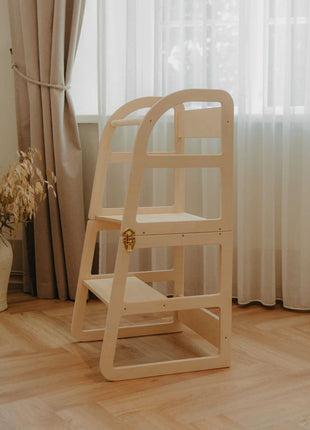 Naturel Leg&Go transformeerbare keukentoren 2-in-1 vrijstaand in lichte woonkamer.